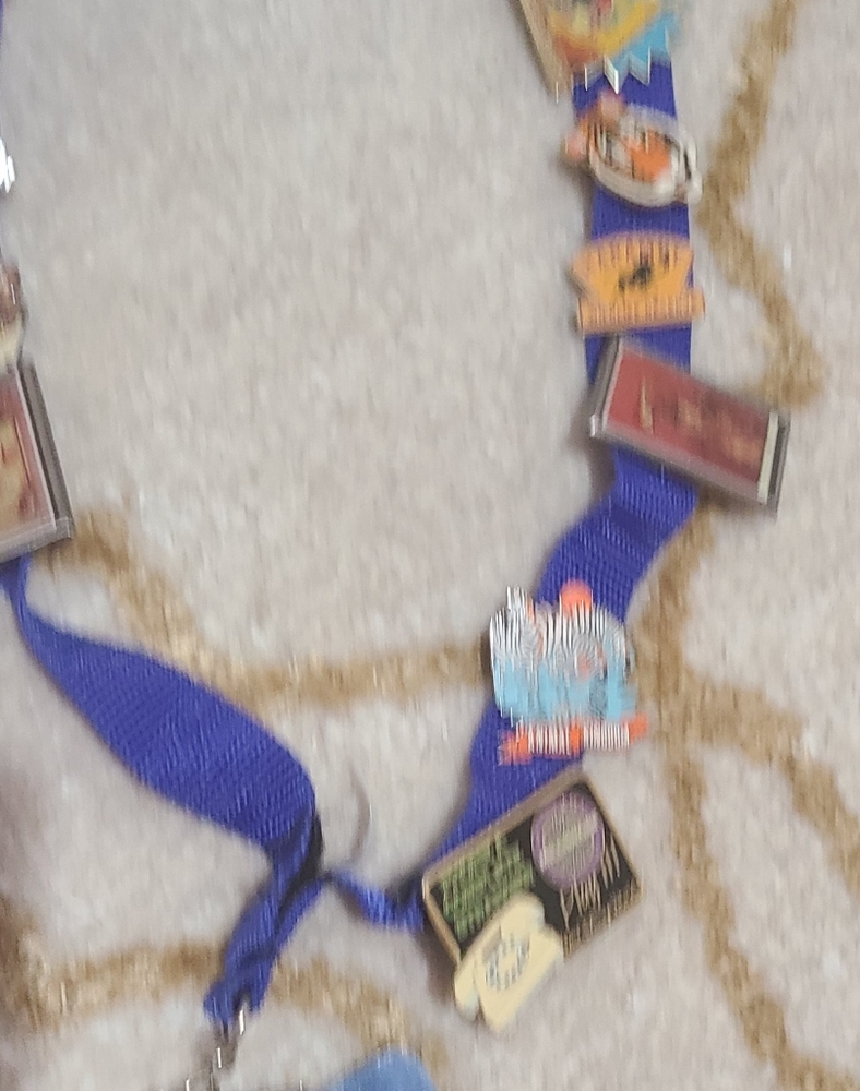 9 collectable disney pins